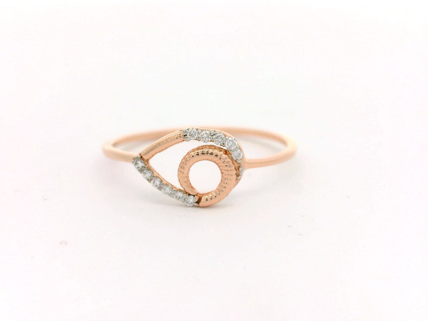 Elegant Rose Gold Diamond Ring