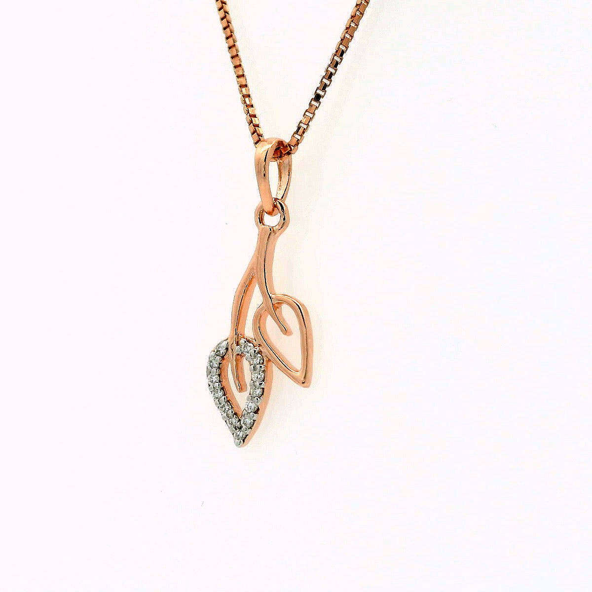 Elegant Leaf Pendant Necklace