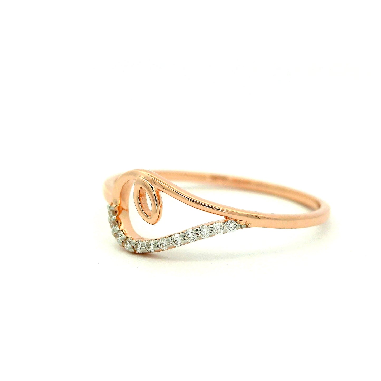 Elegant Rose Gold Ring with Diamonds
