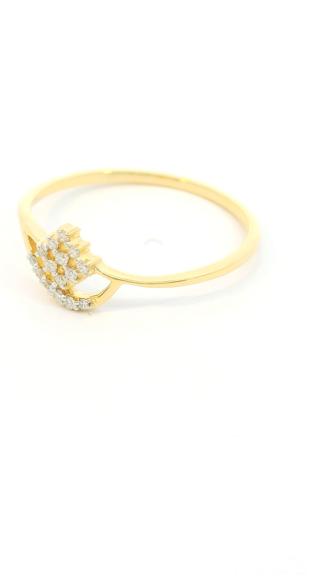 Elegant Gold and Diamond Ring