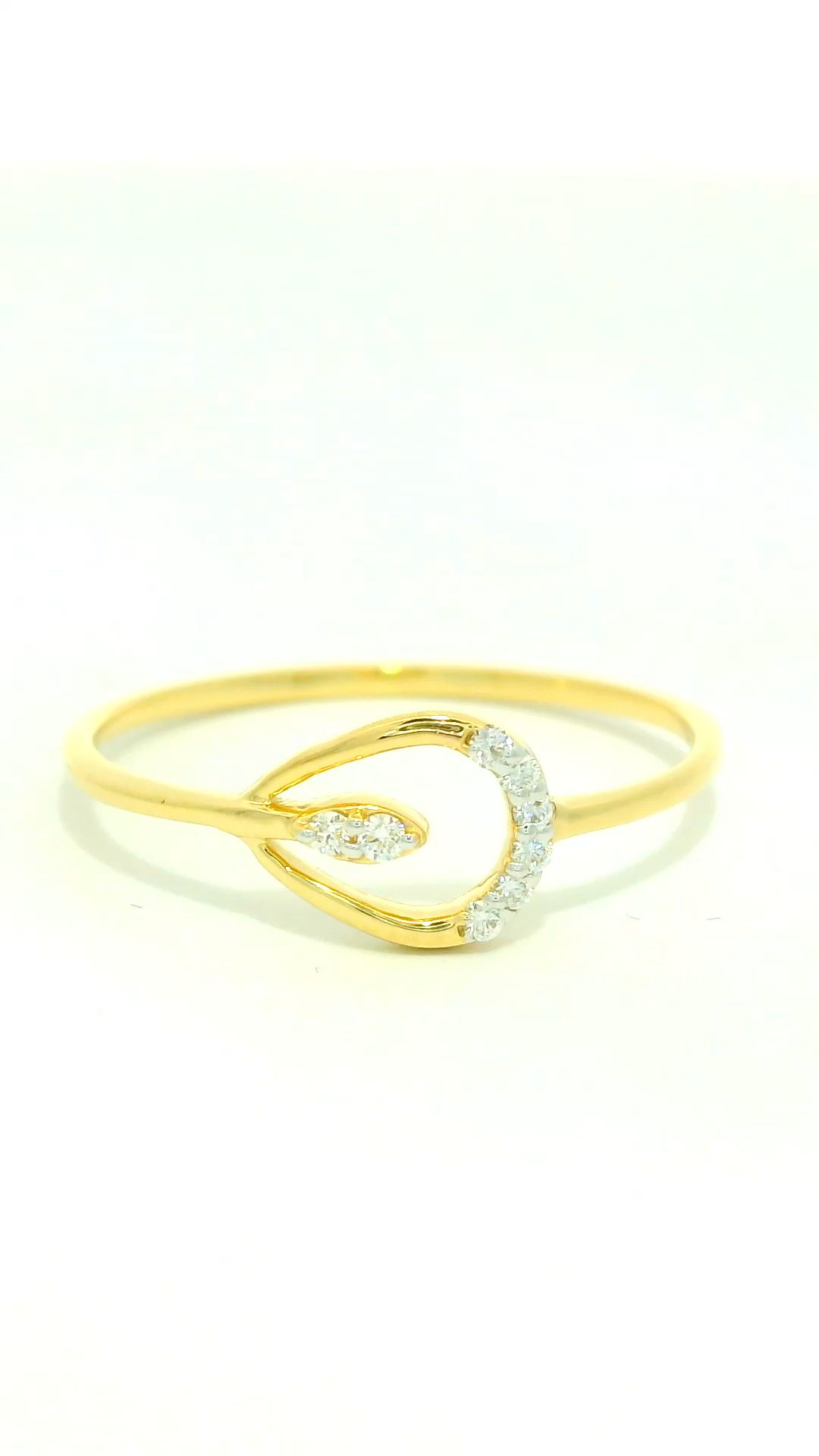 Elegant Rose Gold Ring with Diamonds