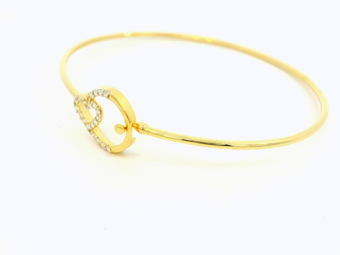 Elegant Gold Heart Bracelet