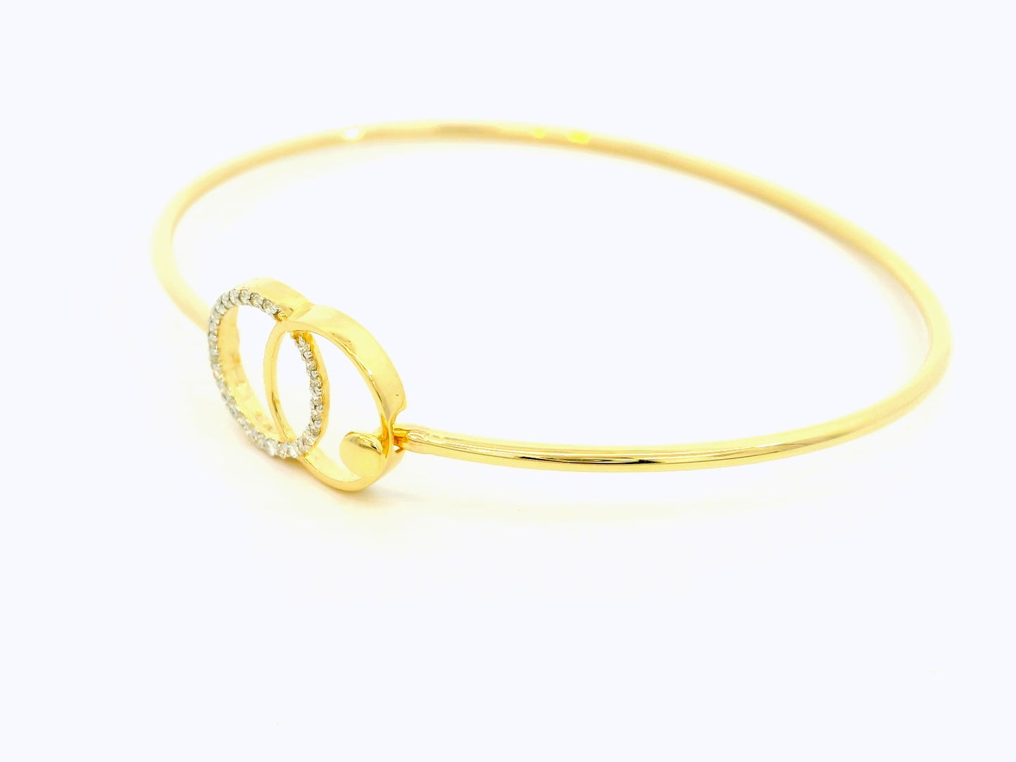 Elegant Gold Circle Bracelet