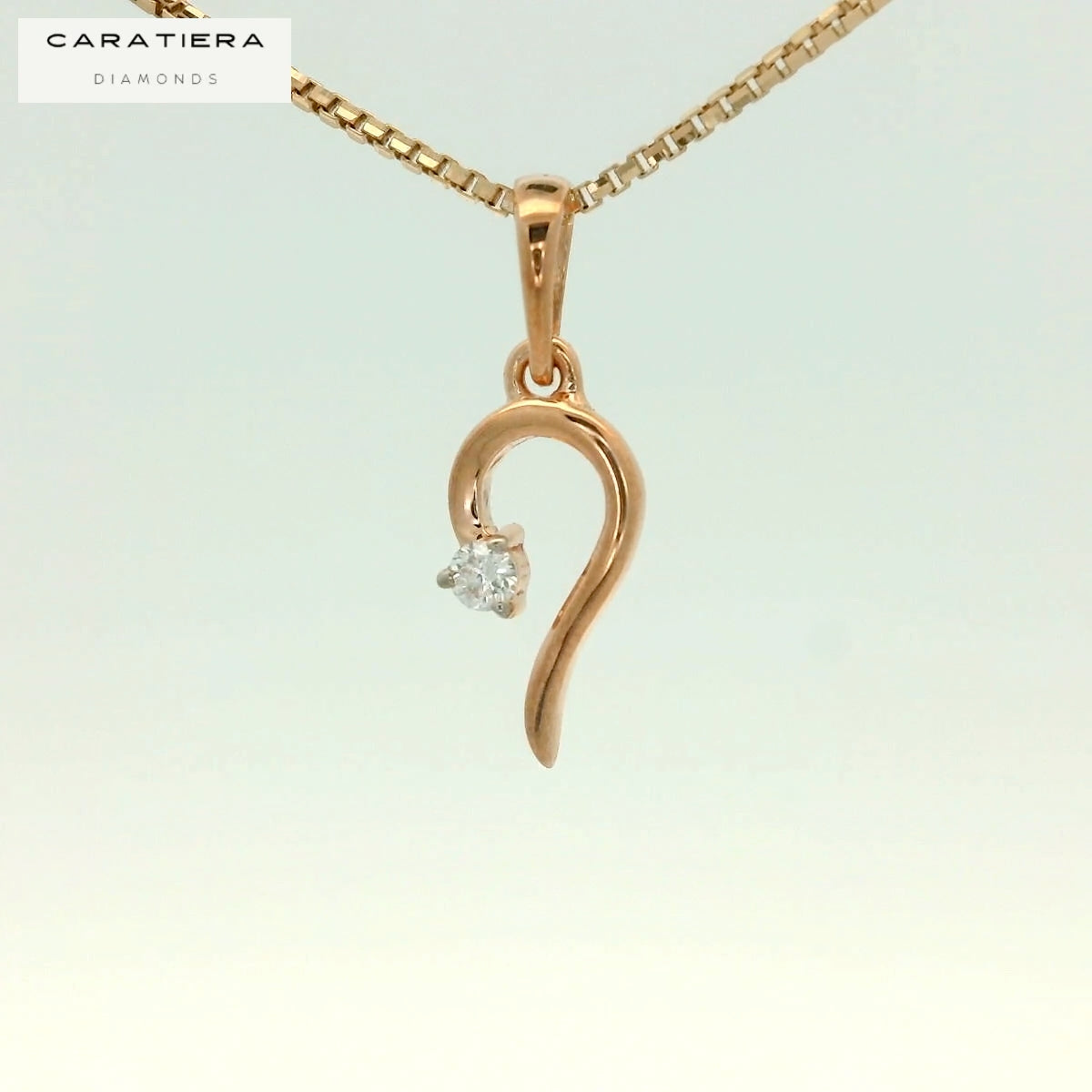 Elegant Gold Pendant with Diamond