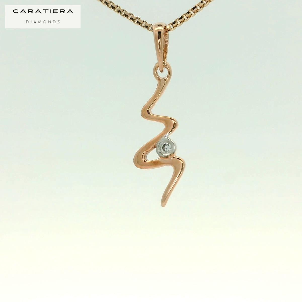 Elegant Gold Pendant with Diamond
