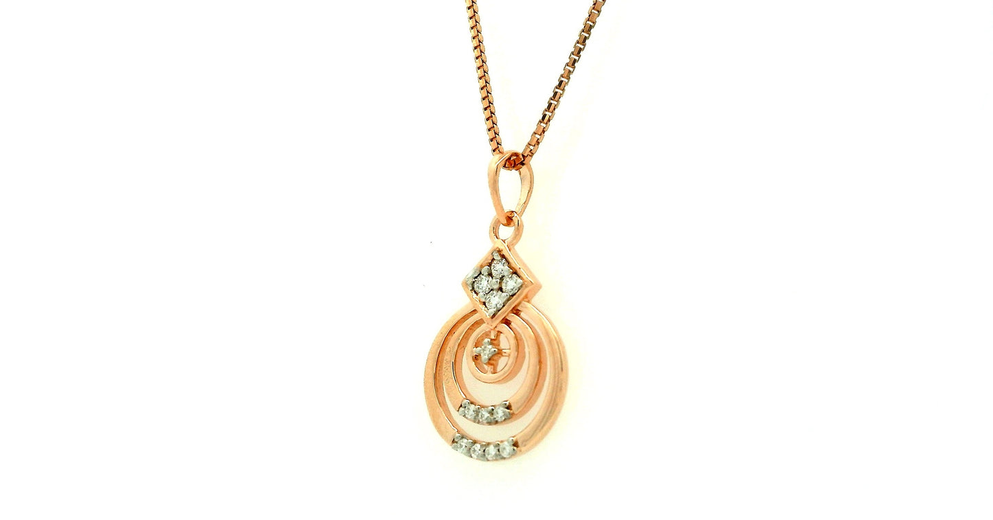 Elegant Gold Pendant with Diamonds