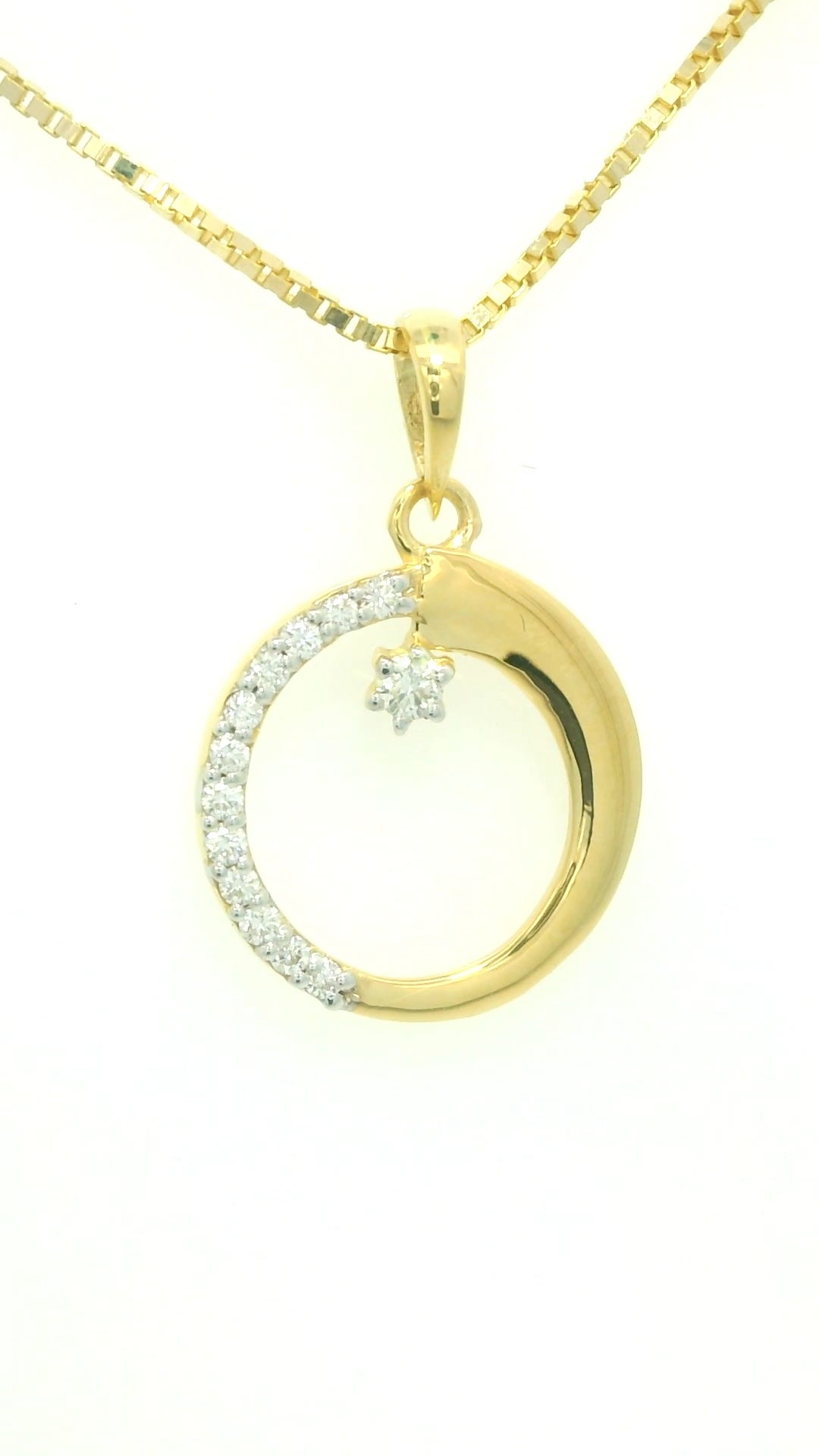 Elegant Gold and Diamond Pendant