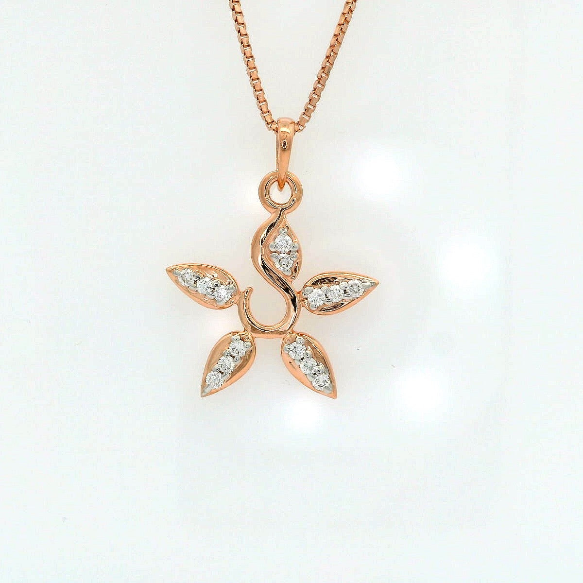 Elegant Floral Pendant Necklace