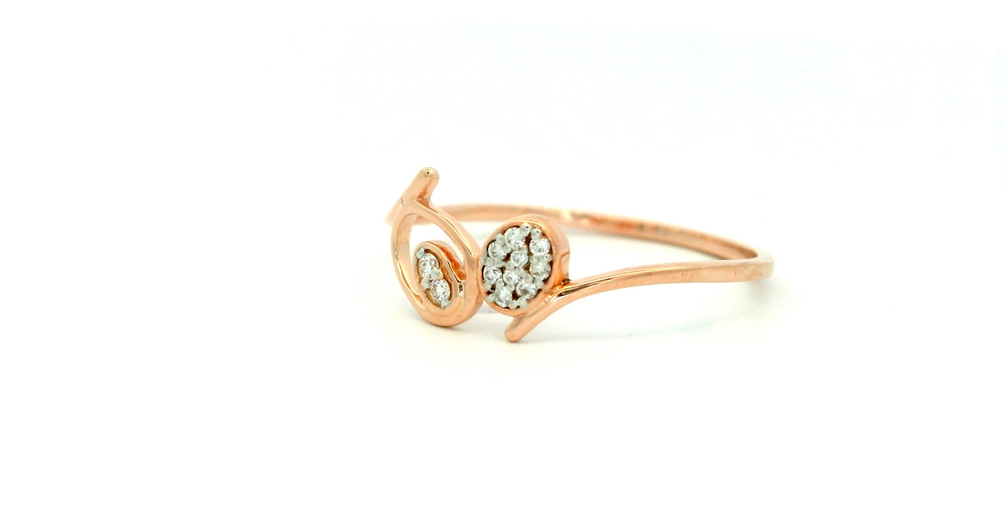 Elegant Rose Gold Ring with Diamonds