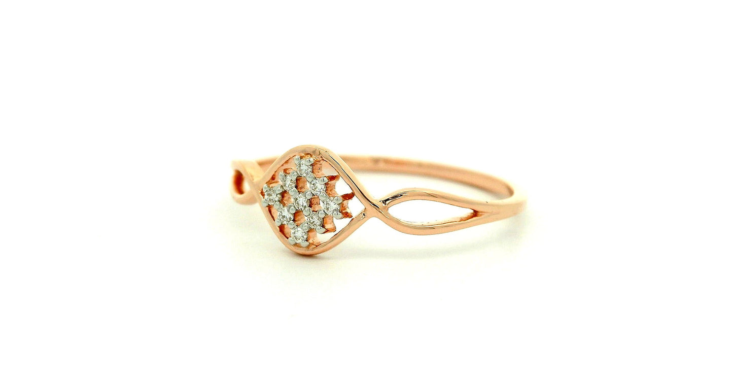 Elegant Rose Gold Diamond Ring