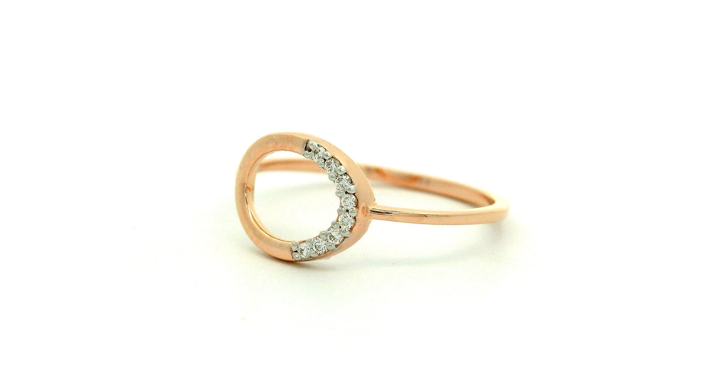 Elegant Rose Gold Ring with Diamonds