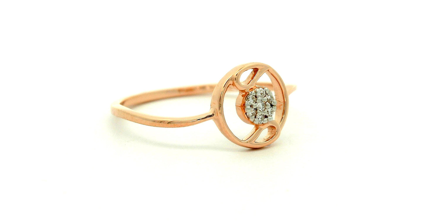 Elegant Rose Gold Ring with Sparkling Center