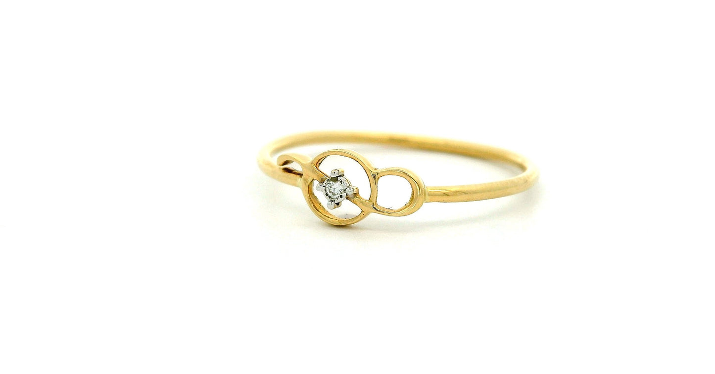 Elegant Gold Ring with Diamond Accent