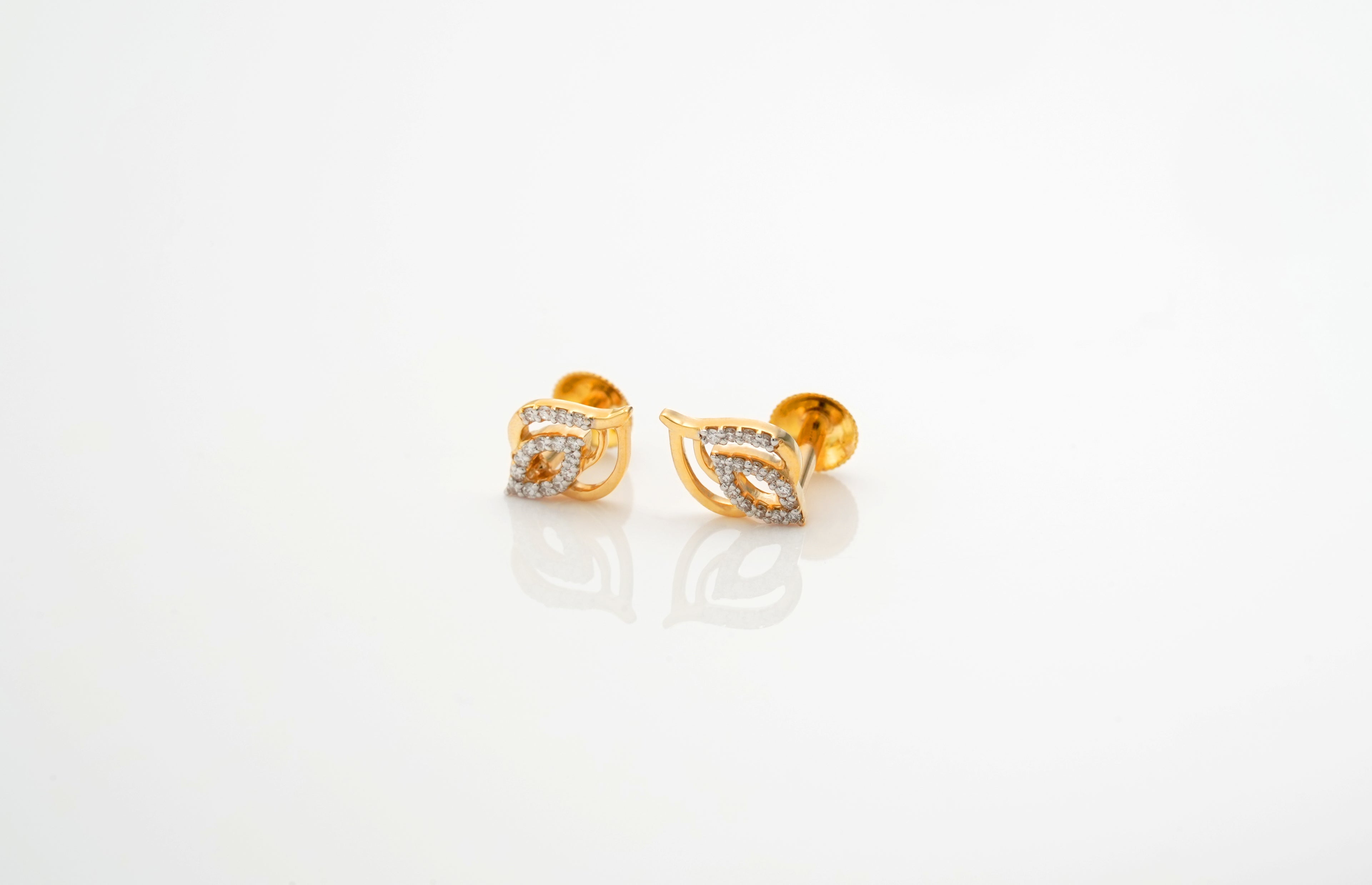 Gleaming Flora Earrings - STDD303