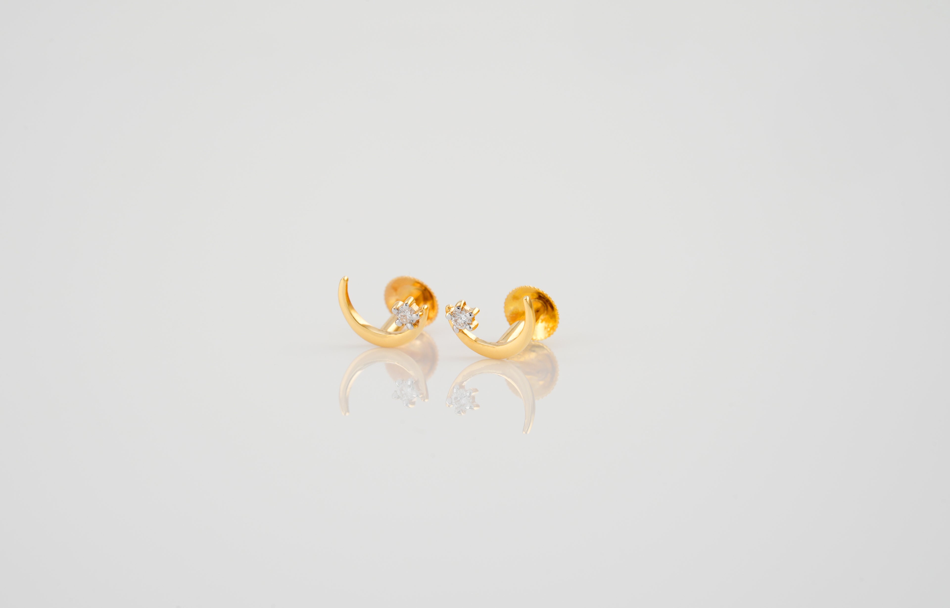 Moon Arc Diamond Stud -STDD 577