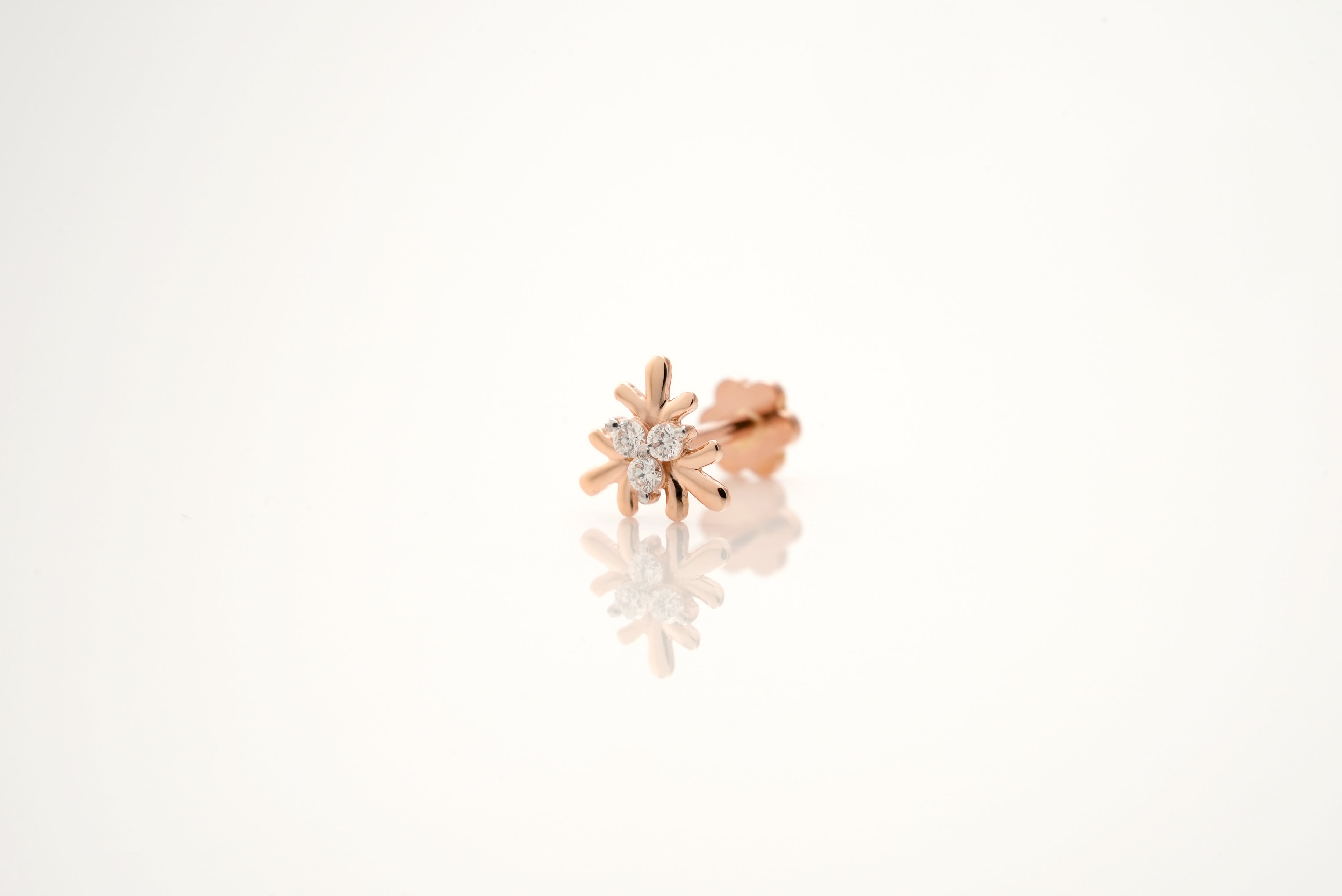 Petal Glow Nosepin  -NPD