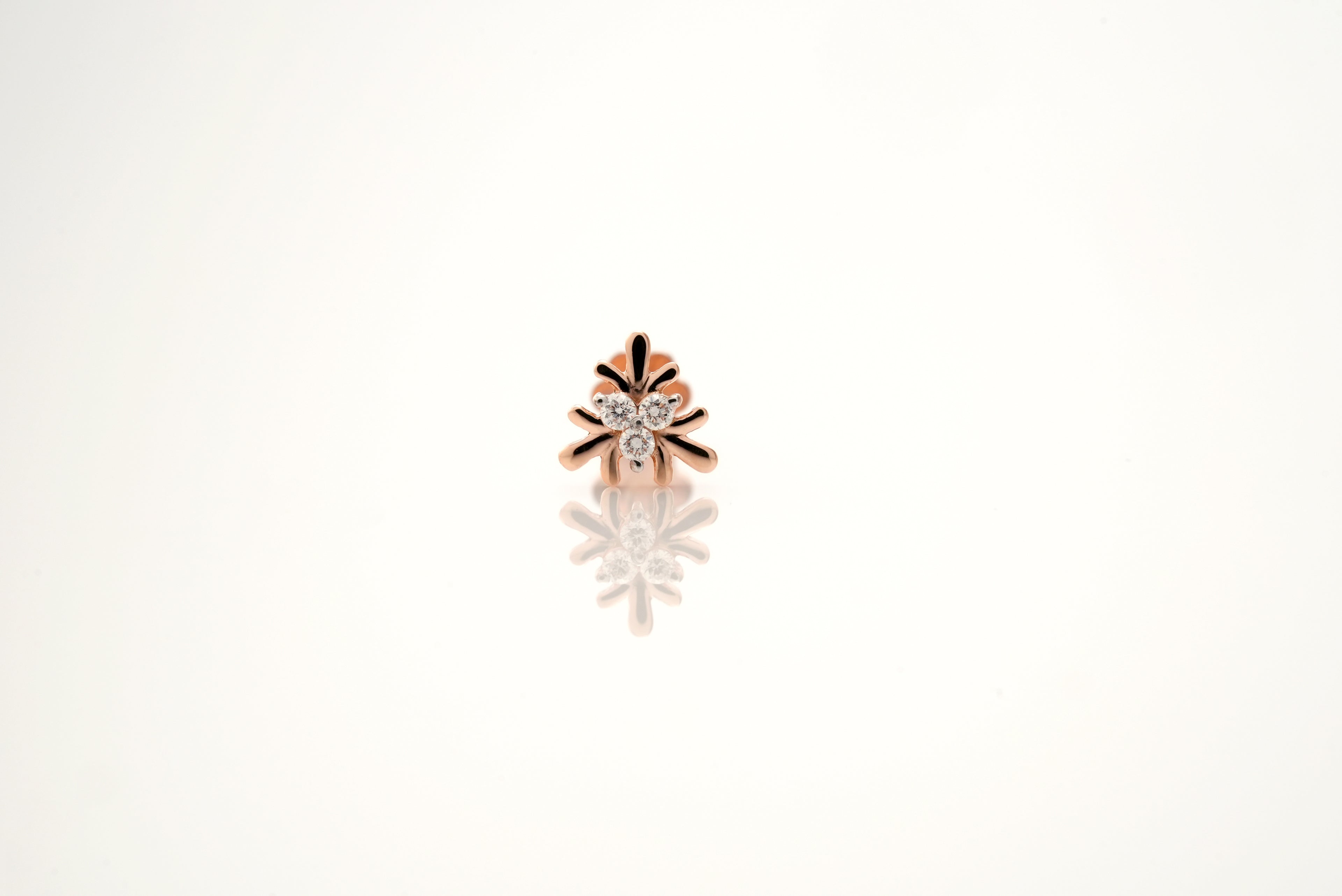 Petal Glow Nosepin  -NPD