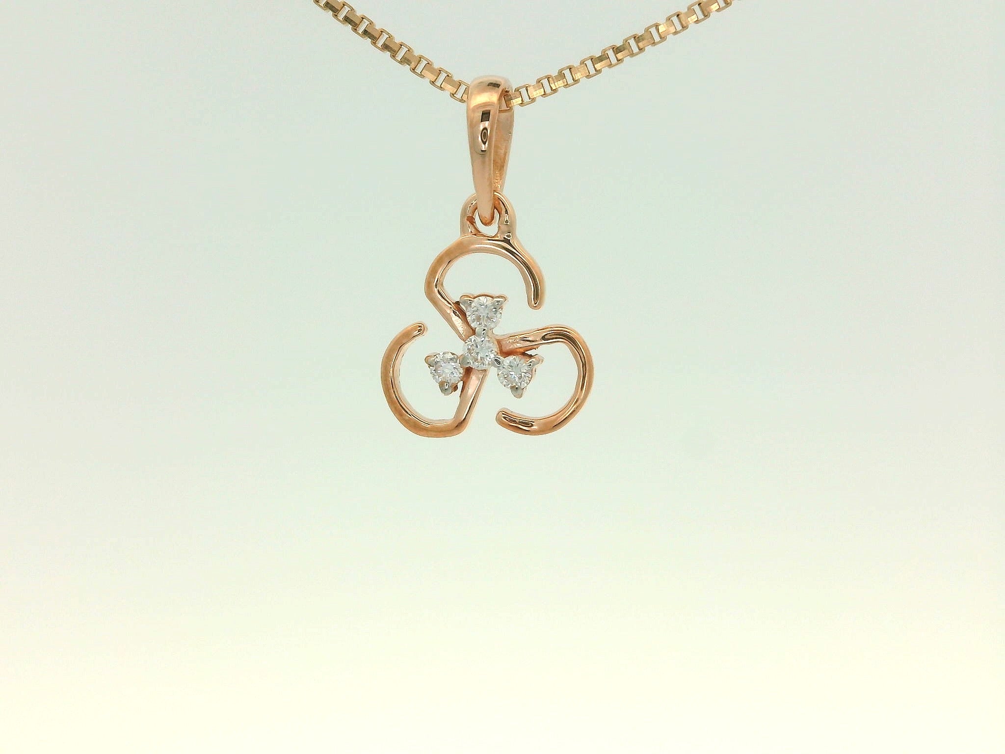 Petal Radiance Charm   - PND116