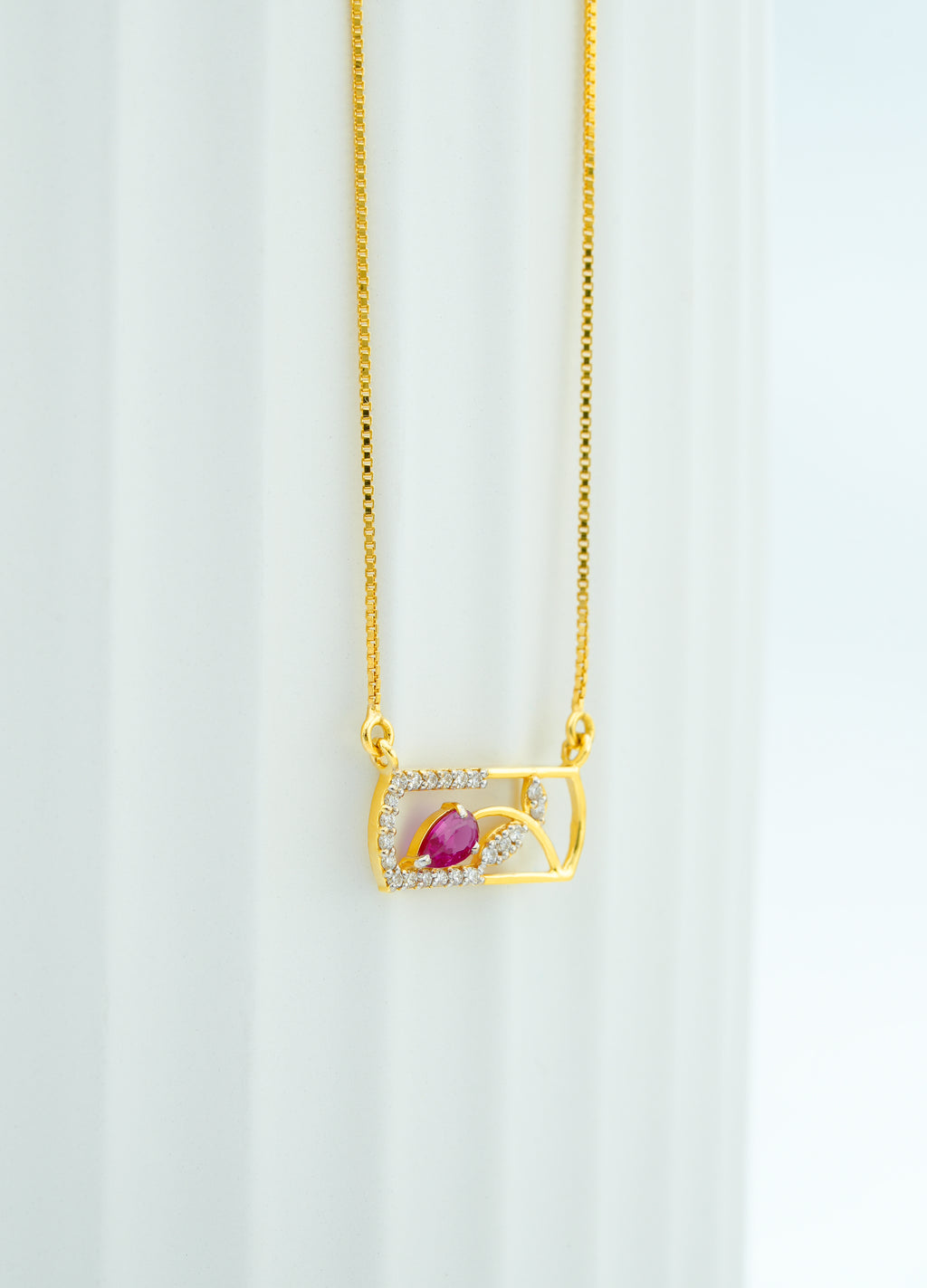 CRIMSON LEAF PENDANT  -CPDH 54