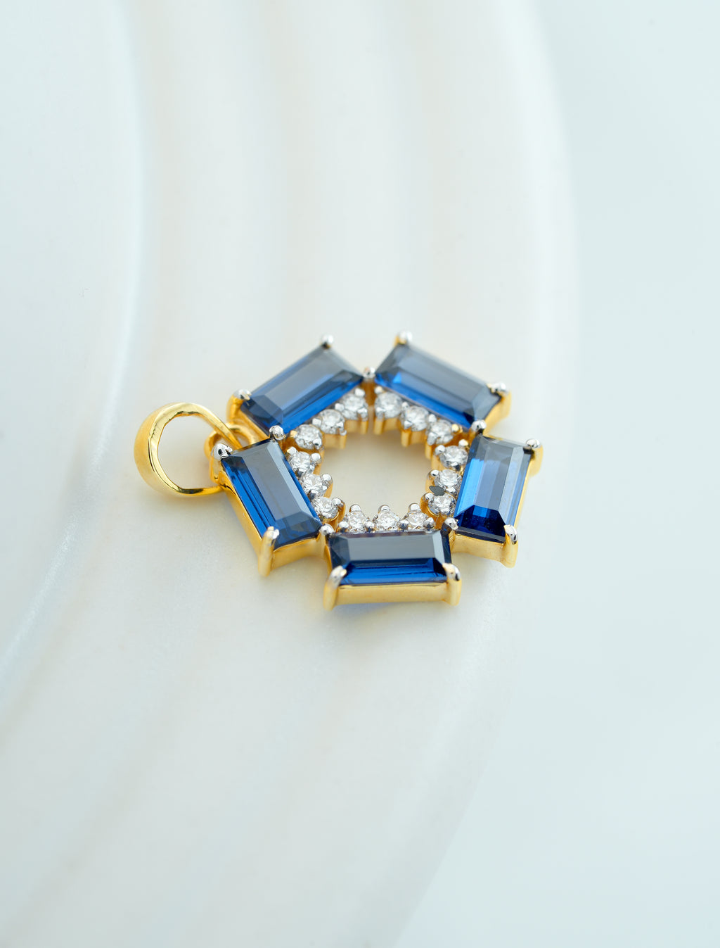 PRISMATIC  EMERALD  FLOWER  PENDANT - PND 70