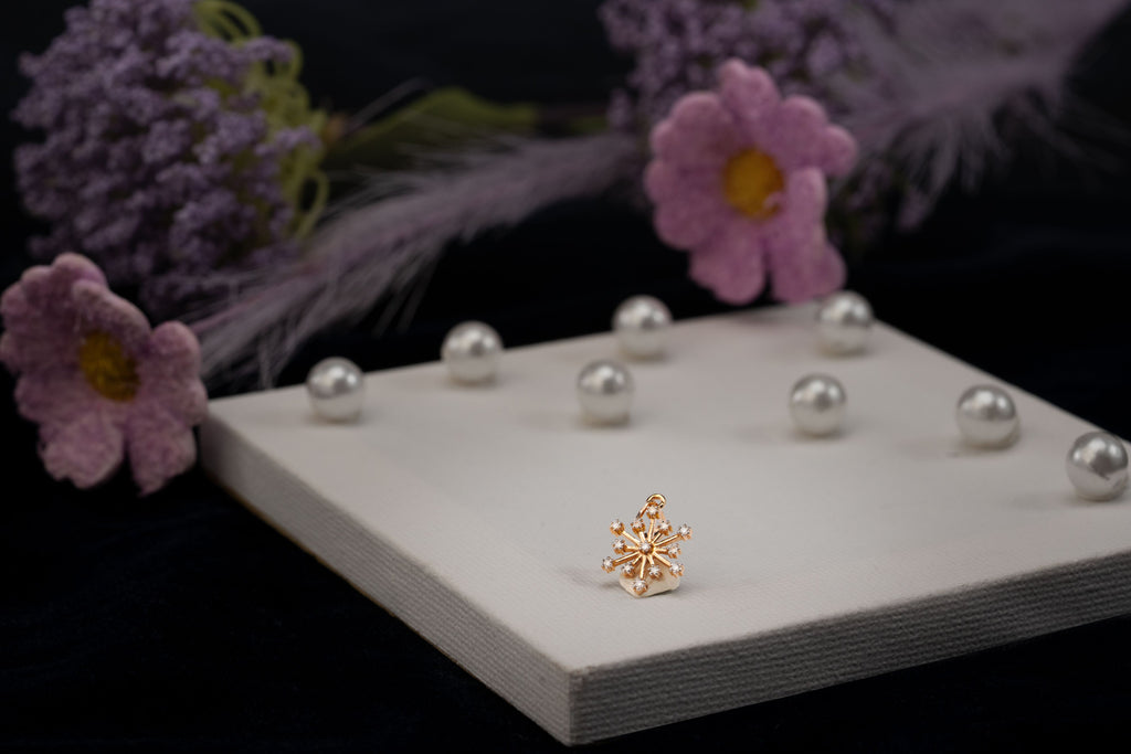 Elegant Snowflake Pendant  - PND