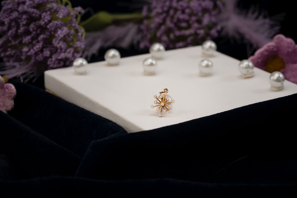 Elegant Snowflake Pendant  - PND