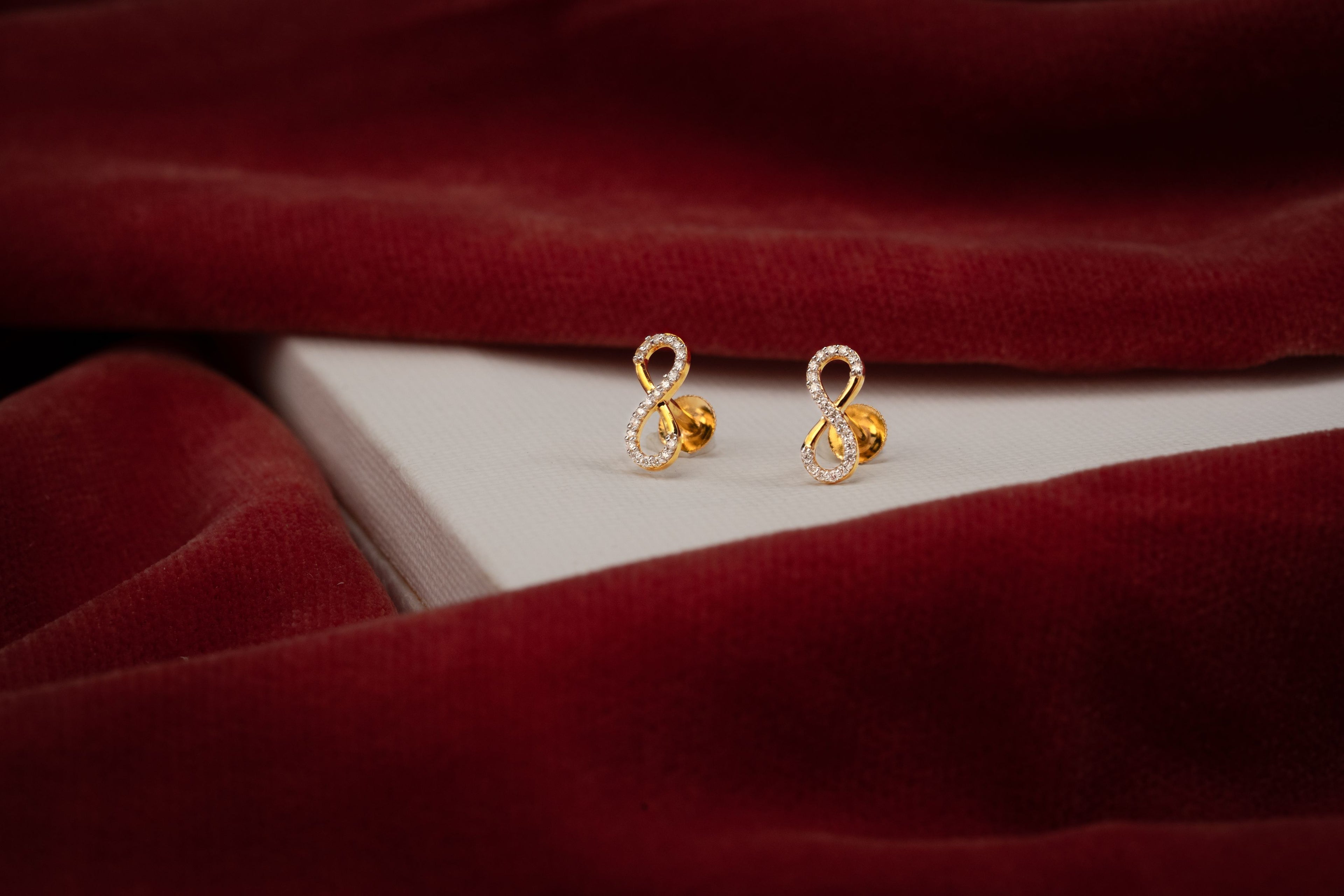 Elegant Infinity  stud  - STDD