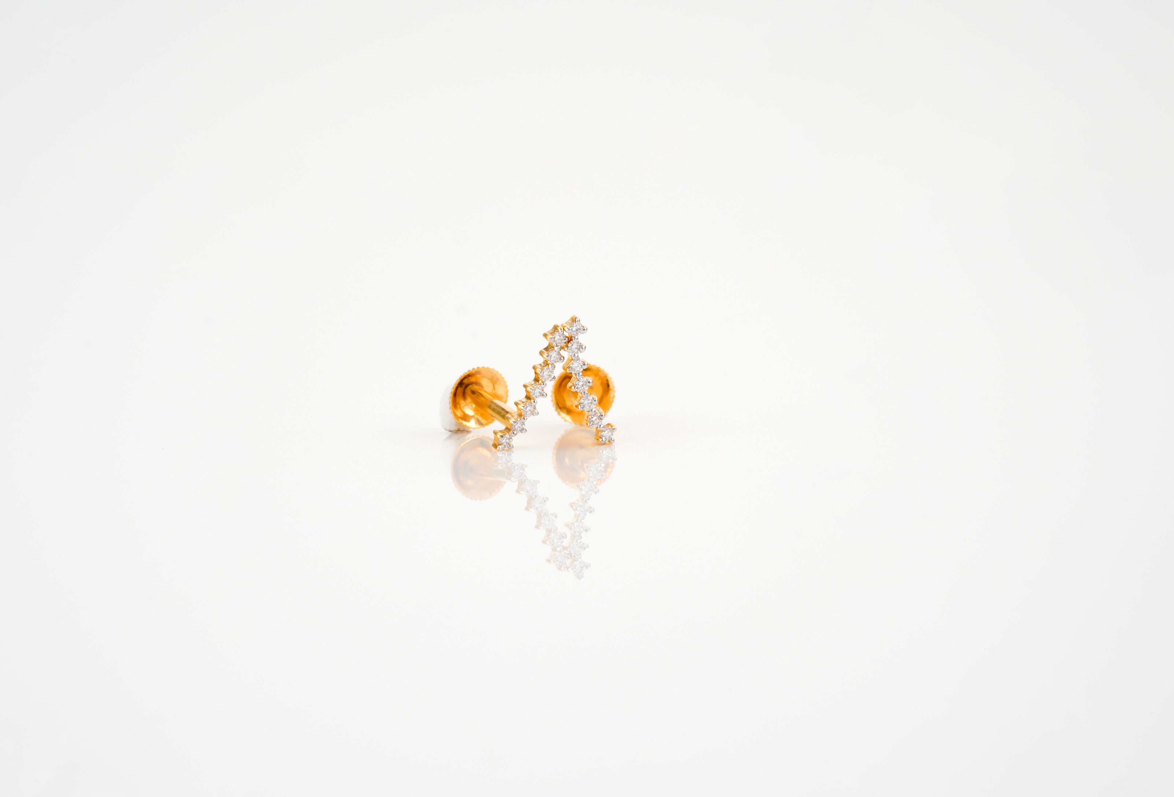 The Fourteen Crown Earring  -  STDD 974