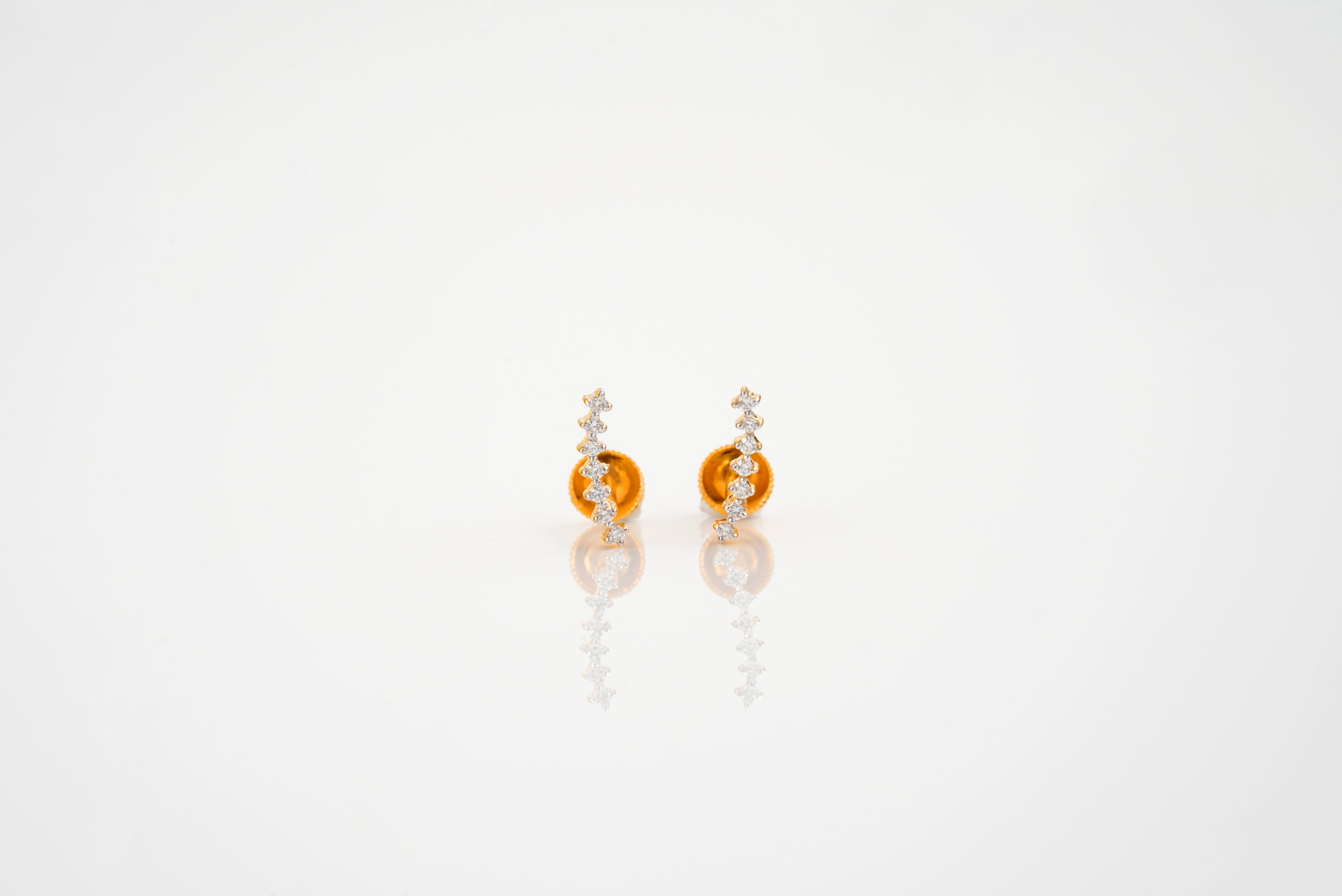 The Fourteen Crown Earring  -  STDD 974