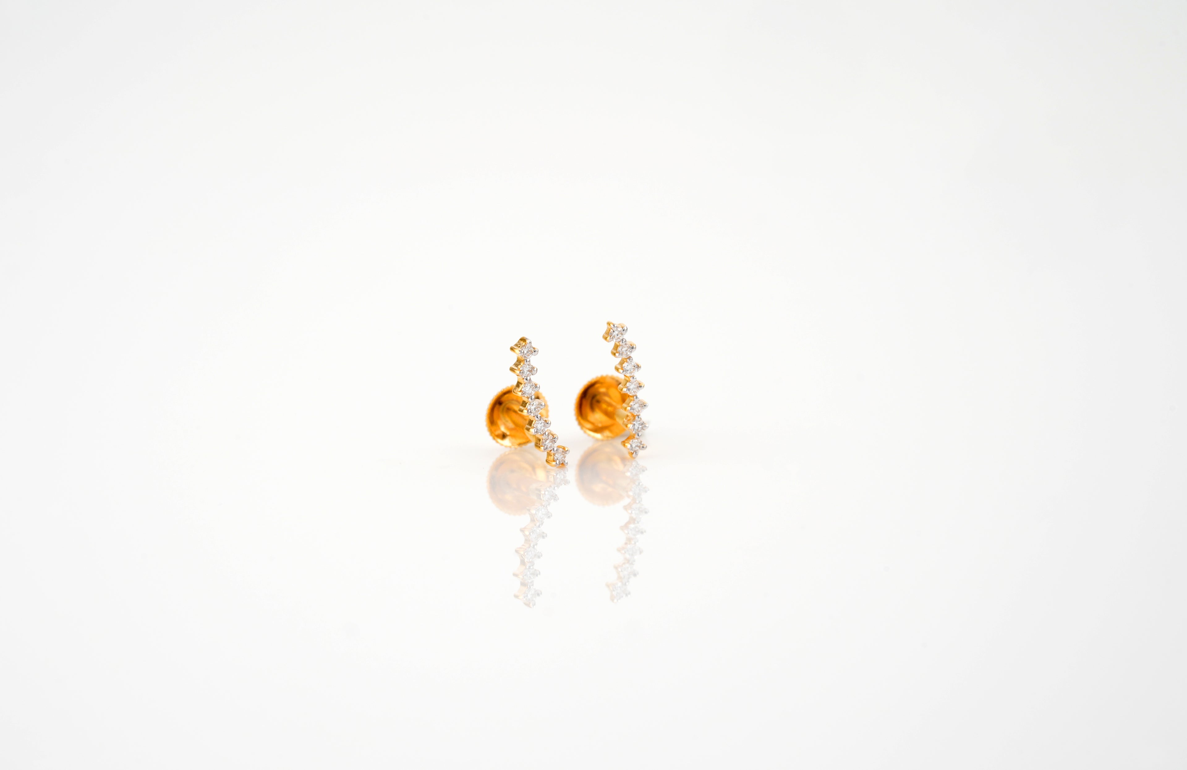 The Fourteen Crown Earring  -  STDD 974